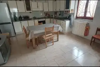 Rexer-Lioni-Abitazione-con-annessi-locali-depositi-e-terreno-Cucina