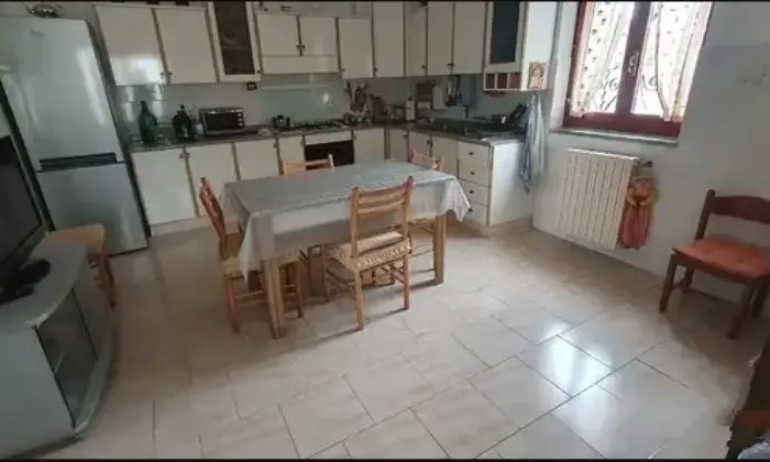 Rexer-Lioni-Abitazione-con-annessi-locali-depositi-e-terreno-Cucina