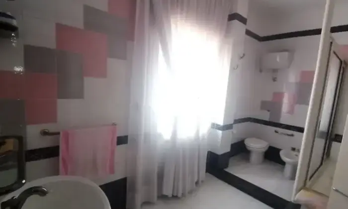 Rexer-Strongoli-Quadrilocale-in-vendita-in-traversa-I-Via-Pianette-Bagno