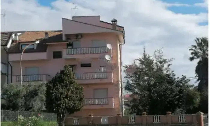 Rexer-Strongoli-Quadrilocale-in-vendita-in-traversa-I-Via-Pianette-Giardino