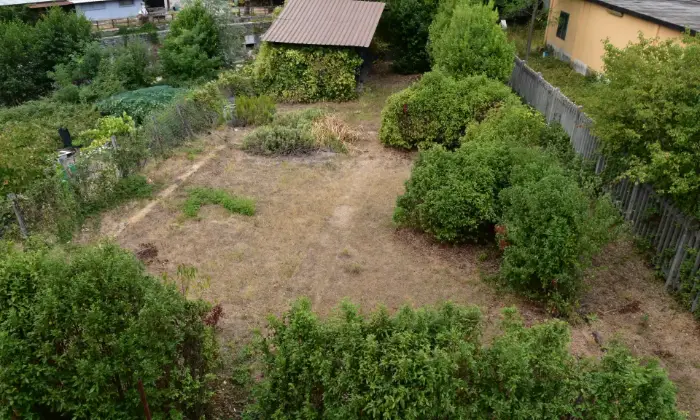 Rexer-Vernio-Vendesi-Terratetto-Indipendente-Libero-su-Tre-Lati-Giardino