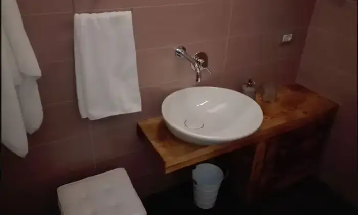 Rexer-Castellana-Grotte-Abitazione-indipendente-in-pietra-Bagno