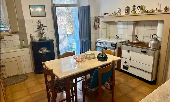 Rexer-Roccalbegna-Casa-indipendente-spettacolare-in-vendita-a-ROCCALBEGNA-GR-Cucina