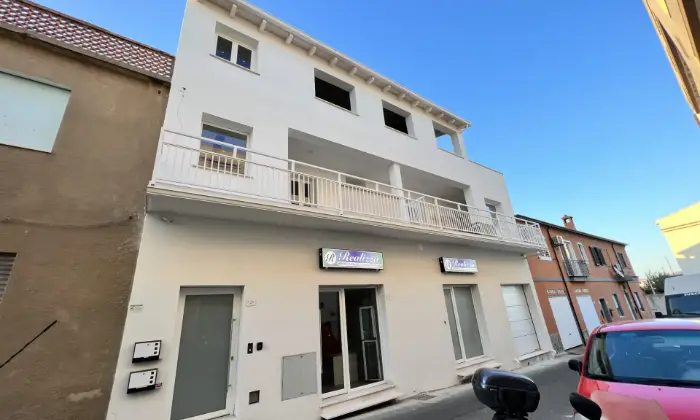 Rexer-Capoterra-Appartamento-nel-centro-storico-per-trasfertisti-Altro