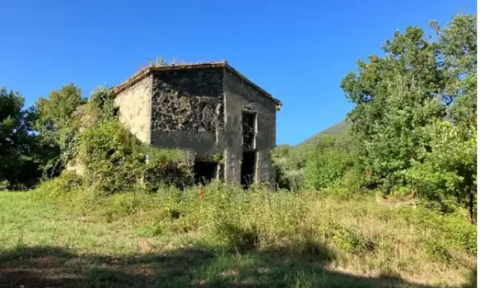 Rexer-Giuliano-di-Roma-Vendesi-rustico-in-Via-la-Danna-a-Giuliano-di-Roma-Terrazzo