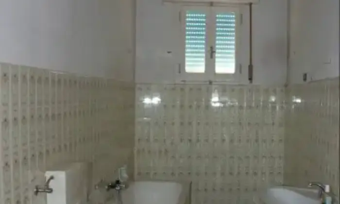 Rexer-Asciano-Due-appartamenti-sullinterno-piano-in-vendita-ad-Asciano-SI-Bagno