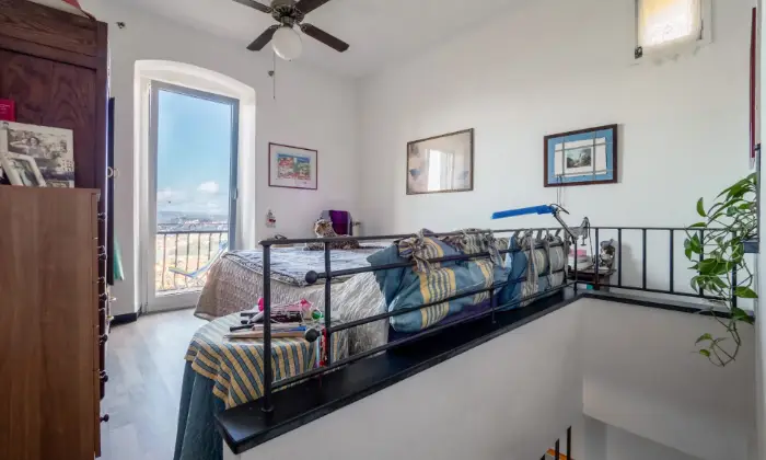 Rexer-Lerici-Panoramico-e-luminoso-bilocale-duplex-con-terrazza-esclusiva-CAMERA-DA-LETTO
