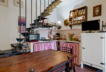 Rexer-Lerici-Panoramico-e-luminoso-bilocale-duplex-con-terrazza-esclusiva-SALONE-CUCINA