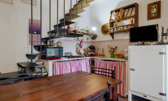 Rexer-Lerici-Panoramico-e-luminoso-bilocale-duplex-con-terrazza-esclusiva-SALONE-CUCINA