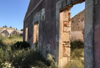 Rexer-Noto-Rustico-Casale-con-terreno-Giardino