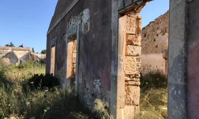 Rexer-Noto-Rustico-Casale-con-terreno-Giardino