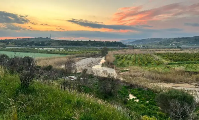 Rexer-Noto-Rustico-Casale-con-terreno-Terrazzo