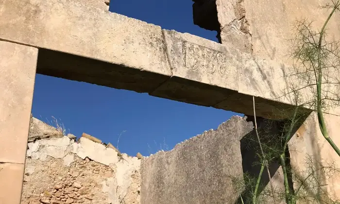 Rexer-Noto-Rustico-Casale-con-terreno-Terrazzo