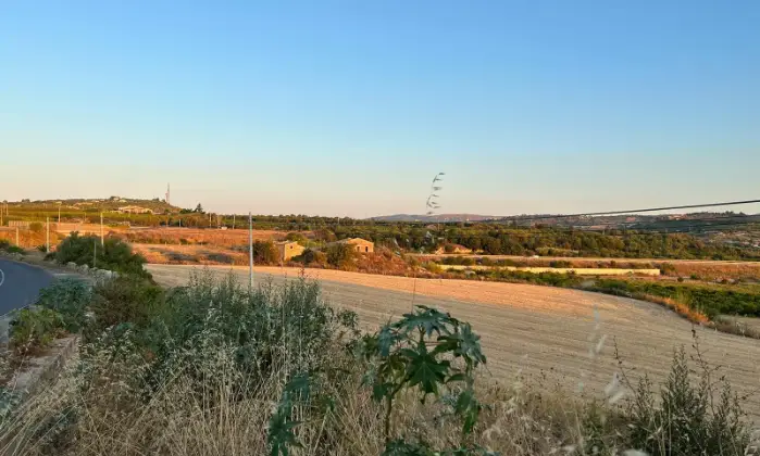 Rexer-Noto-Rustico-Casale-con-terreno-Terrazzo
