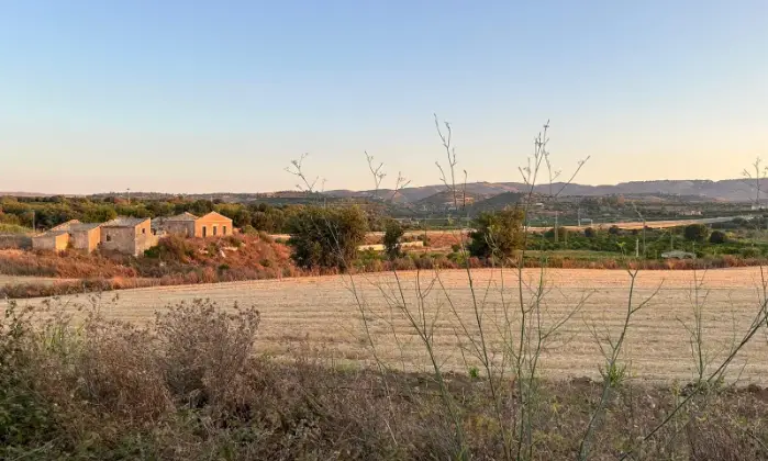 Rexer-Noto-Rustico-Casale-con-terreno-Terrazzo