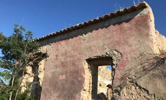 Rexer-Noto-Rustico-Casale-con-terreno-Terrazzo