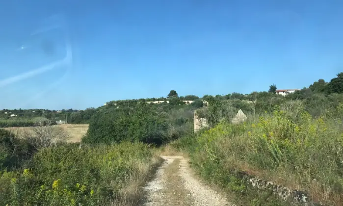 Rexer-Noto-Rustico-Casale-con-terreno-Terrazzo
