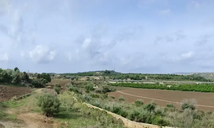 Rexer-Noto-Rustico-Casale-con-terreno-Terrazzo