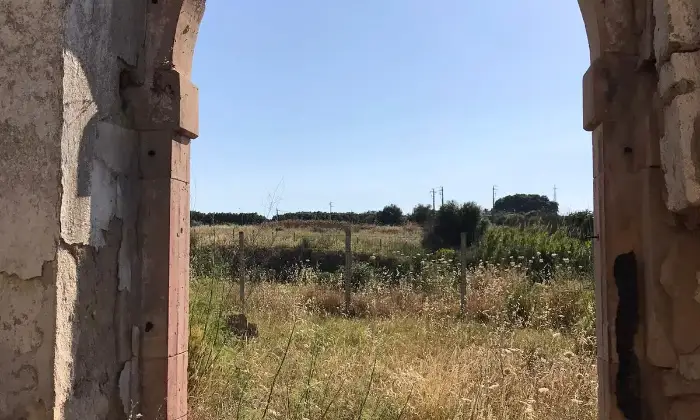 Rexer-Noto-Rustico-Casale-con-terreno-Giardino