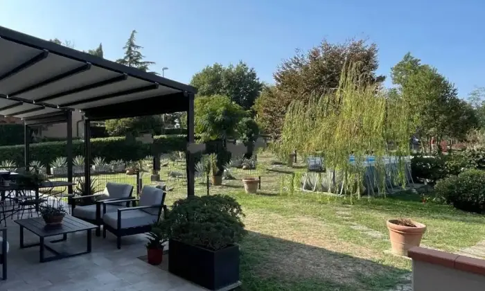 Rexer-Larciano-Vendesi-villa-in-via-Santa-Caterina-Mungherino-Larciano-Giardino