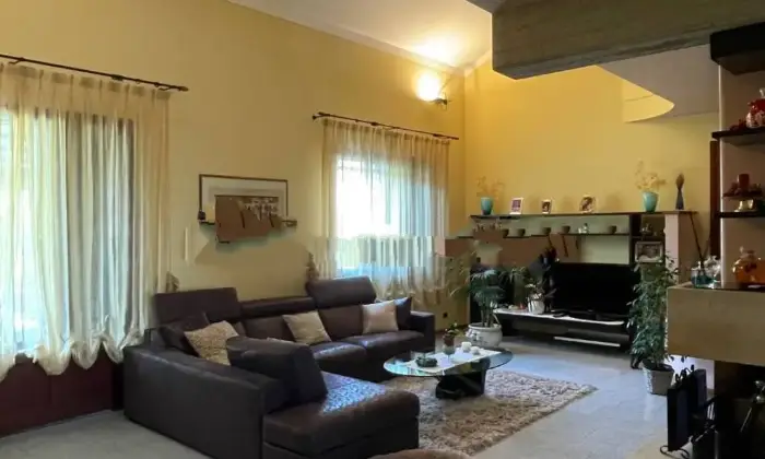 Rexer-Larciano-Vendesi-villa-in-via-Santa-Caterina-Mungherino-Larciano-Salone