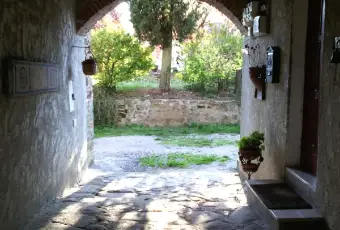 Rexer-Cavriglia-Rustico-Casale-in-Vendita-in-Montegonzi-Giardino