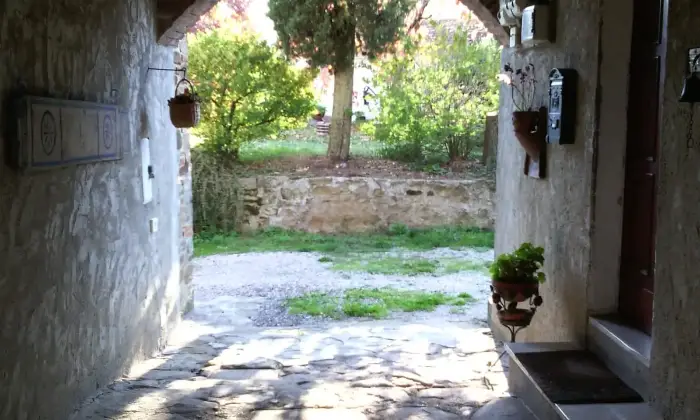 Rexer-Cavriglia-Rustico-Casale-in-Vendita-in-Montegonzi-Giardino