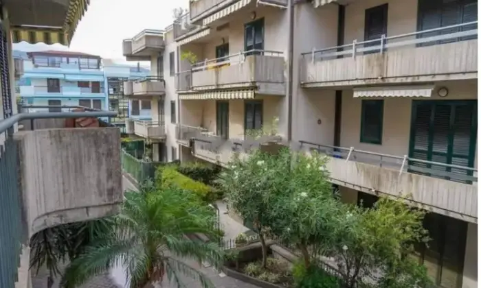 Rexer-Mascali-Trilocale-in-vendita-in-via-Carrata-Terrazzo