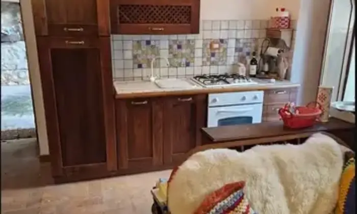 Rexer-Rocca-Pia-Casa-con-ingresso-indipendente-in-vendita-a-Rocca-pia-Cucina