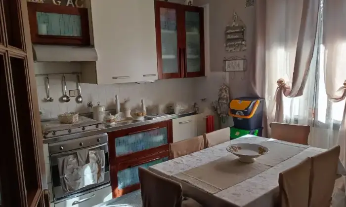 Rexer-Massa-Trilocale-in-vendita-in-viale-Roma-Cucina