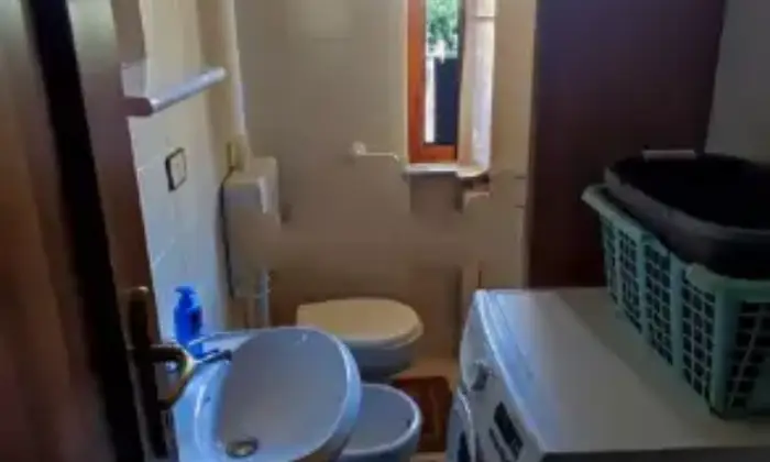 Rexer-Massa-Trilocale-in-vendita-in-viale-Roma-Bagno