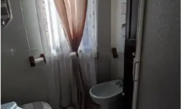 Rexer-Massa-Trilocale-in-vendita-in-viale-Roma-Bagno