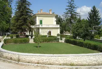 Rexer-Introdacqua-CasaleVilla-stile-liberty-in-Sulmona-Giardino