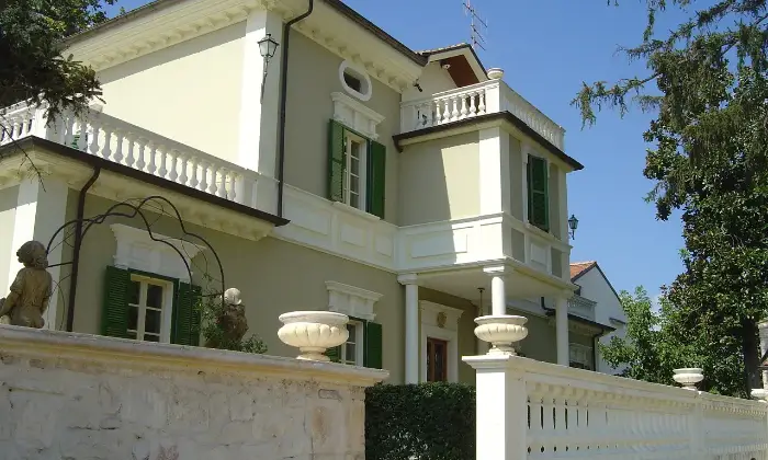 Rexer-Introdacqua-CasaleVilla-stile-liberty-in-Sulmona-Altro