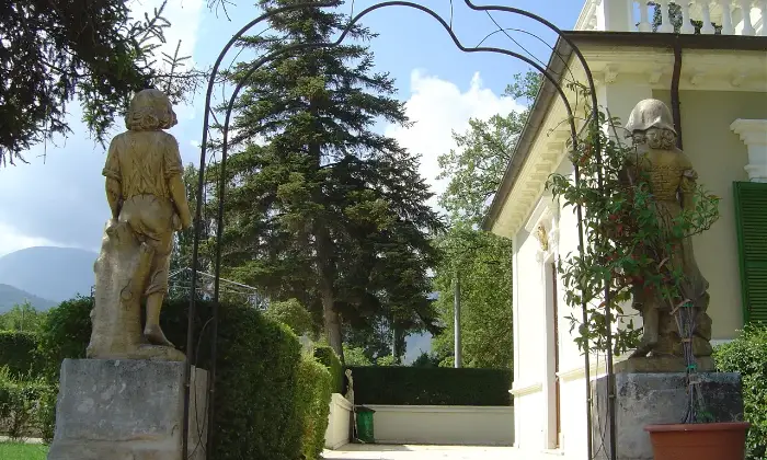 Rexer-Introdacqua-CasaleVilla-stile-liberty-in-Sulmona-Altro