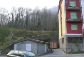 Rexer-Barni-Intero-edificio-in-vendita-in-via-Cristoforo-Colombo-a-Barni-Giardino