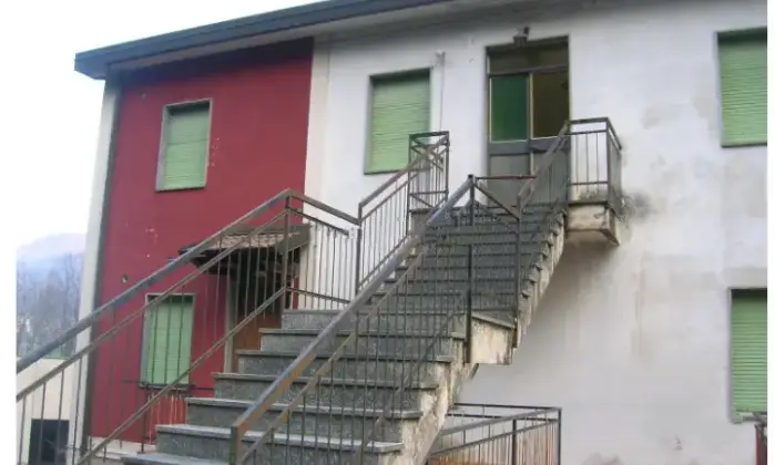 Rexer-Barni-Intero-edificio-in-vendita-in-via-Cristoforo-Colombo-a-Barni-Garage