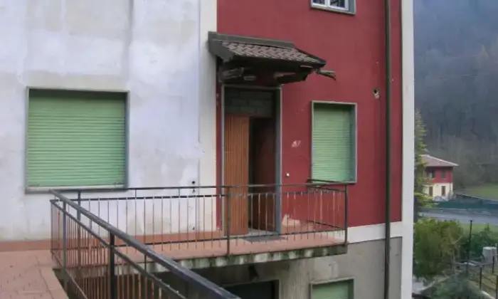 Rexer-Barni-Intero-edificio-in-vendita-in-via-Cristoforo-Colombo-a-Barni-Altro