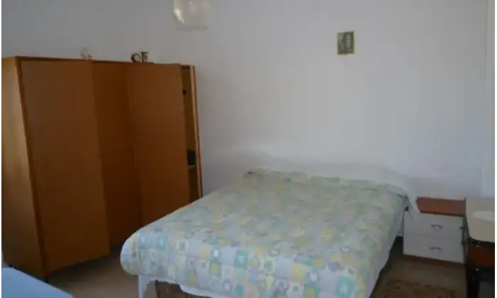Rexer-Osimo-Casa-colonica-in-vendita-in-via-Recanati-ad-Osimo-CameraDaLetto