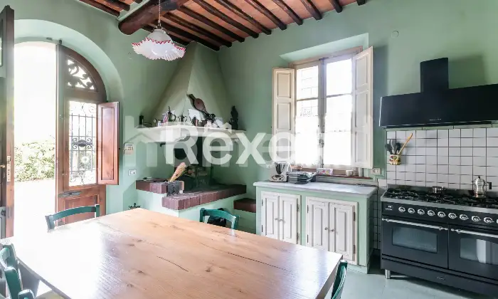 Rexer-Castelfranco-di-sotto-Splendida-villa-dal-fascino-storico-e-comfort-moderno-CUCINA
