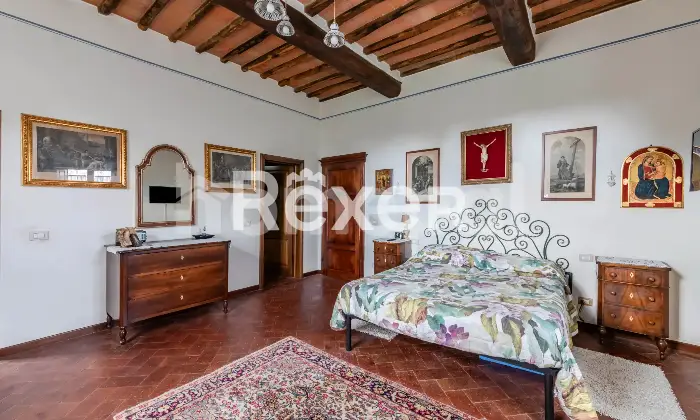 Rexer-Castelfranco-di-sotto-Splendida-villa-dal-fascino-storico-e-comfort-moderno-CAMERA-DA-LETTO
