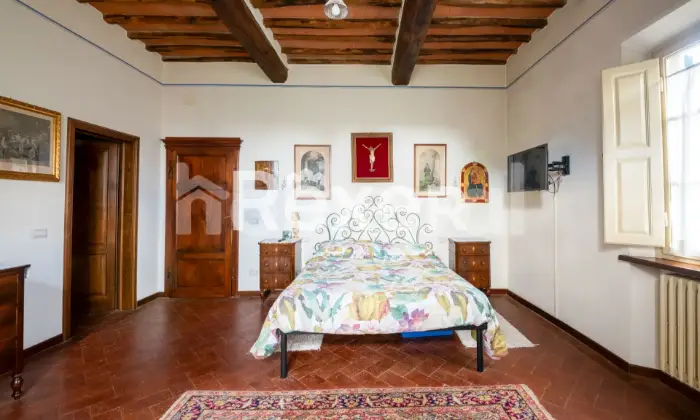 Rexer-Fucecchio-Splendida-villa-dal-fascino-storico-e-comfort-moderno-CAMERA-DA-LETTO