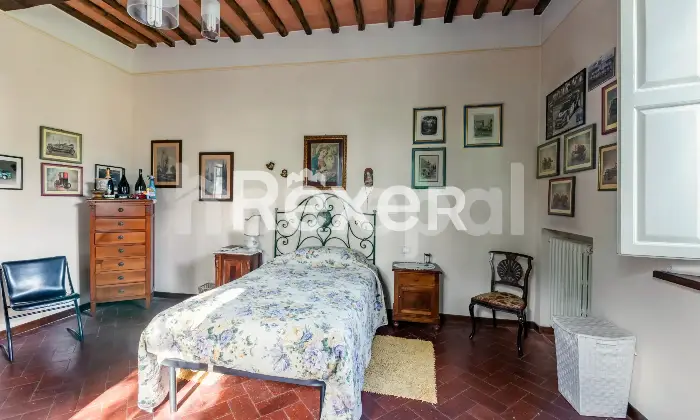 Rexer-Castelfranco-di-sotto-Splendida-villa-dal-fascino-storico-e-comfort-moderno-CAMERA-DA-LETTO