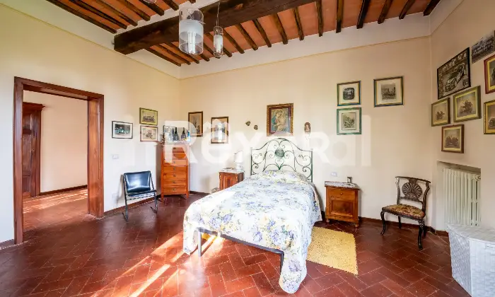 Rexer-Castelfranco-di-sotto-Splendida-villa-dal-fascino-storico-e-comfort-moderno-CAMERA-DA-LETTO