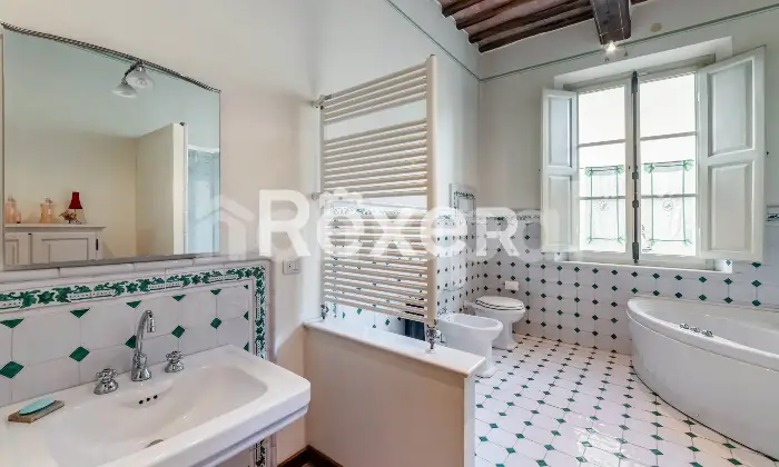 Rexer-Castelfranco-di-sotto-Splendida-villa-dal-fascino-storico-e-comfort-moderno-BAGNO