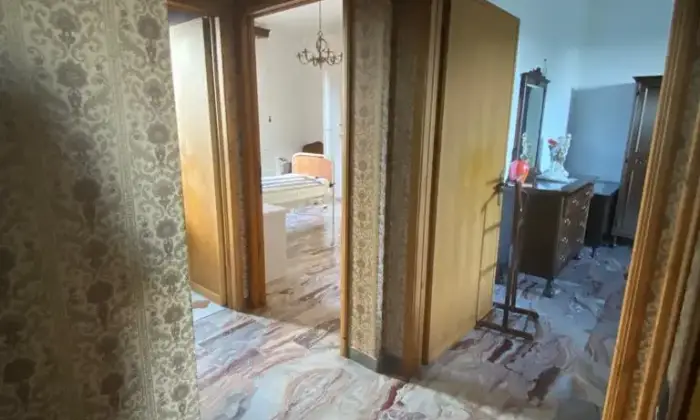 Rexer-Vinci-Appartamento-primo-ultimo-piano-libero-su-lati-grande-garage-Altro