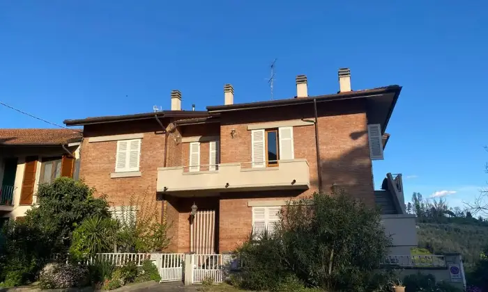 Rexer-Vinci-Appartamento-primo-ultimo-piano-libero-su-lati-grande-garage-Terrazzo