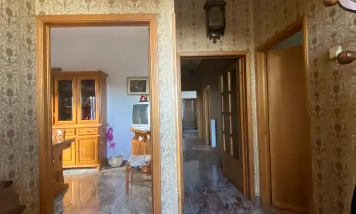 Rexer-Vinci-Appartamento-primo-ultimo-piano-libero-su-lati-grande-garage-Altro