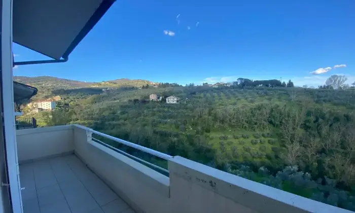 Rexer-Vinci-Appartamento-primo-ultimo-piano-libero-su-lati-grande-garage-Terrazzo