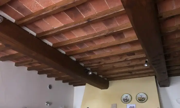 Rexer-Bucine-Casa-in-vendita-nel-romantico-borgo-di-Pietraviva-Cucina